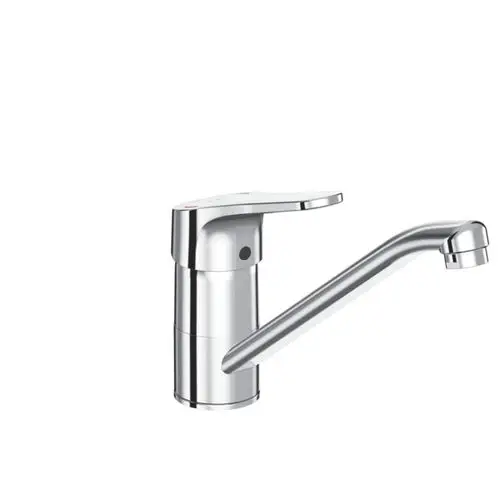 Küchenarmatur aus Chrom mit einem seitlichen Auslauf und einem Hebel zur Wasserregulierung. Produkt von Ideal Standard.